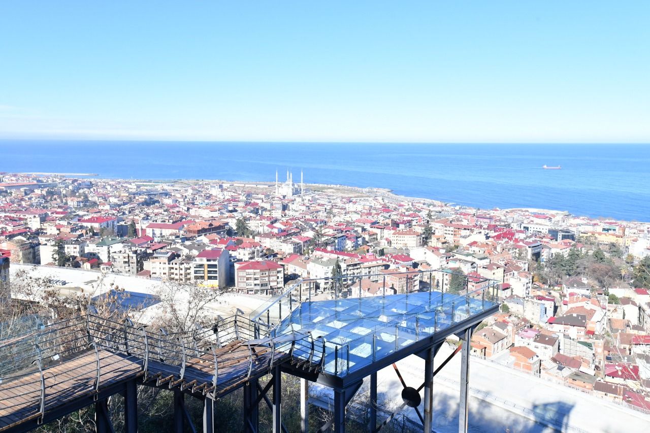 Boztepe'den gün batımında Trabzon şehir manzarası